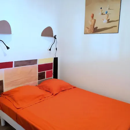 Deux Pieces Climatise Avec Balcon Vieil Daire *