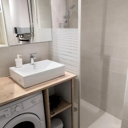 Deux Pieces Climatise Avec Balcon Vieil *