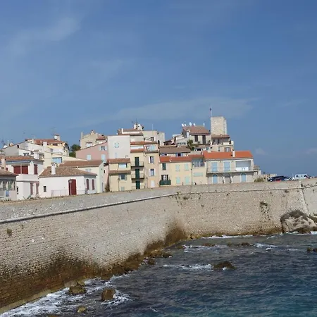 Deux Pieces Climatise Avec Balcon Vieil * Antibes