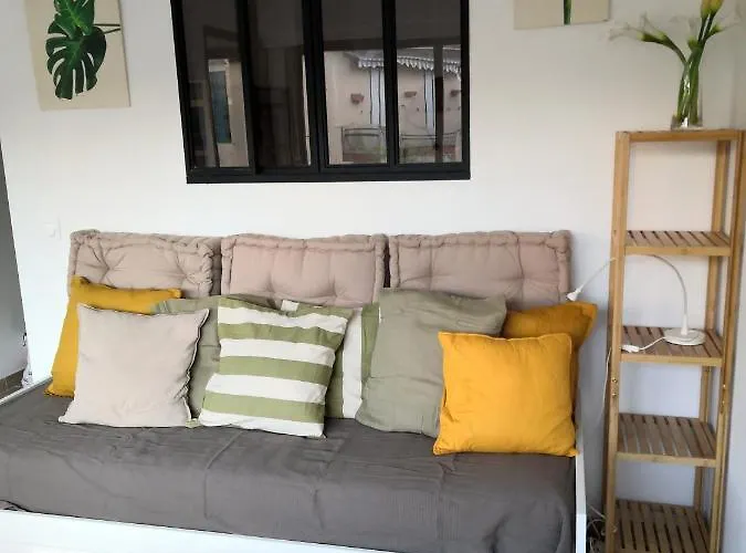 Deux Pieces Climatise Avec Balcon Vieil Daire Antibes