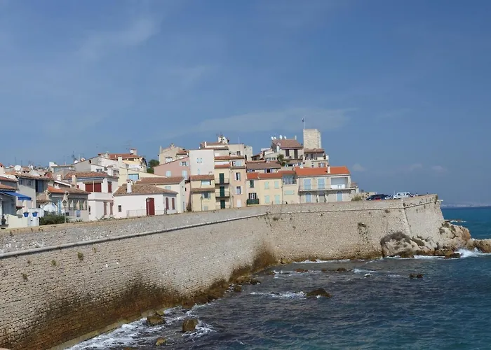 Deux Pièces Climatisé Avec Balcon Vieil * Antibes