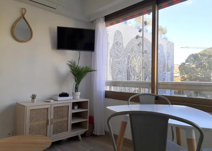 Deux Pièces Climatisé Avec Balcon Vieil